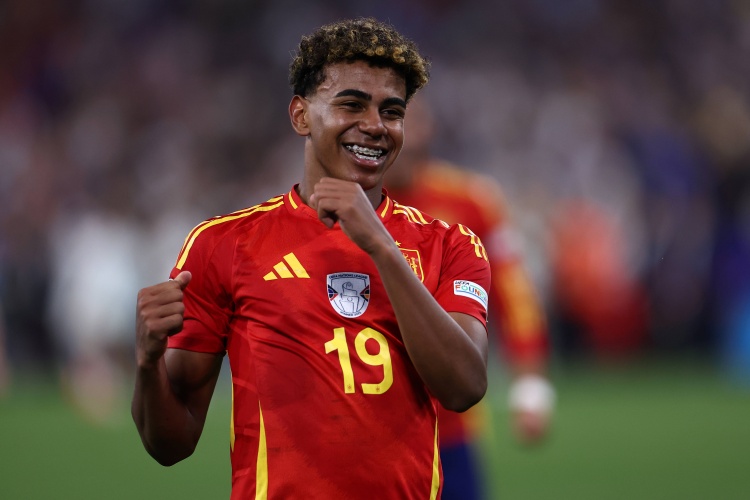 17歲258天！亞馬爾成為歐國聯(lián)歷史最年輕進球者