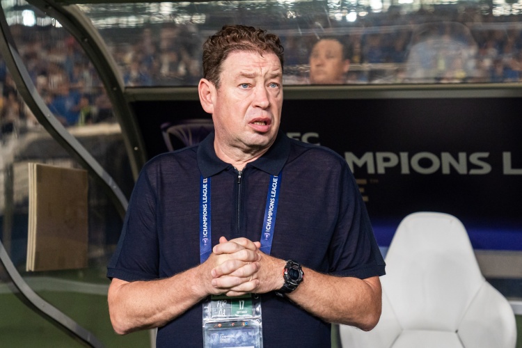 足球報(bào)：申花將迎最艱難一段賽程，斯盧茨基是否變陣或影響戰(zhàn)績(jī)