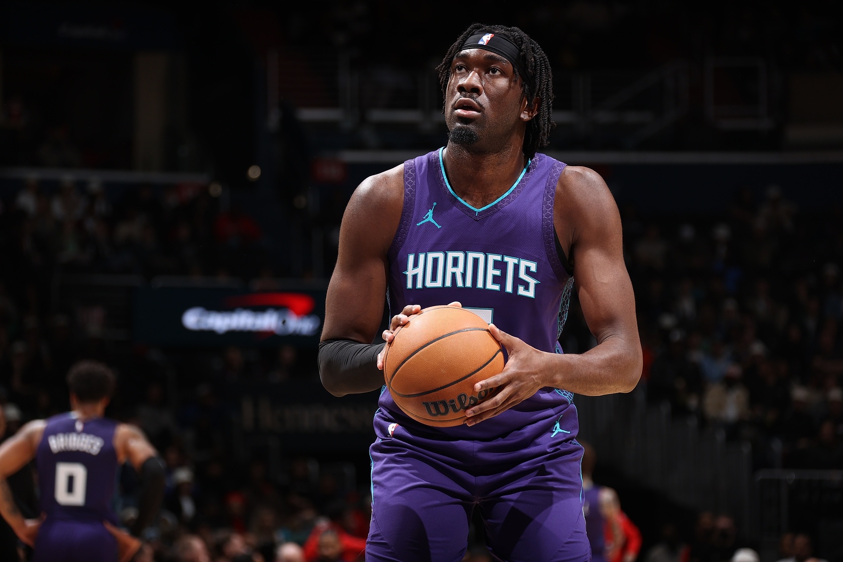 高效表現(xiàn)！馬威半場(chǎng)5中4拿到8分4籃板2蓋帽