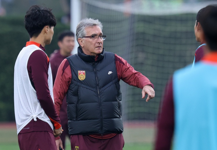 足球報談國足陣容：若韋世豪頂在鋒線則陣型442，若雙后腰則4231