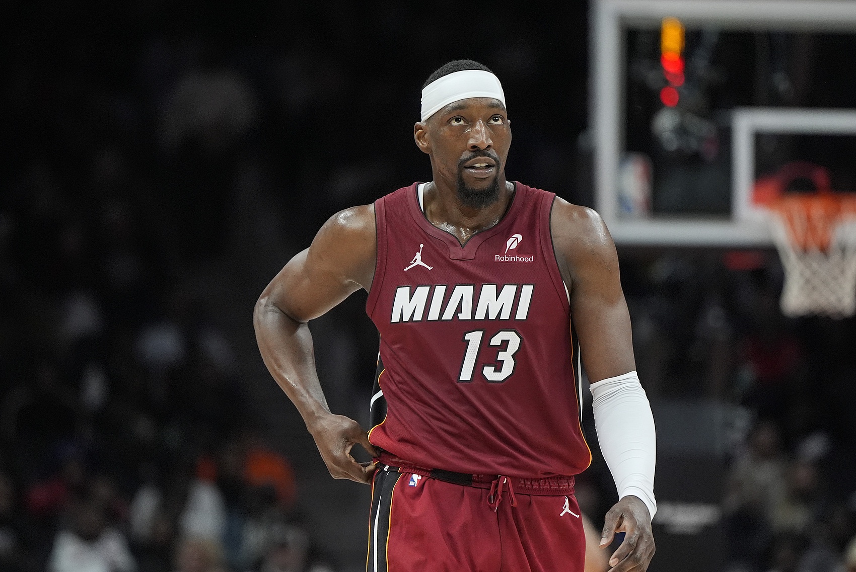 存在感不強(qiáng)！阿德巴約10中4&三分3中1拿到11分 先發(fā)正負(fù)值最低