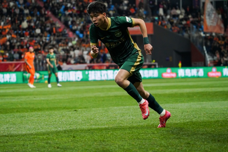 足球報：有關(guān)05一代球員的使用問題，足協(xié)可以和俱樂部積極溝通