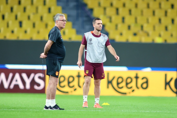 順應(yīng)民意？東體：國足或變陣雙后腰，塞鳥前腰＆解放韋世豪