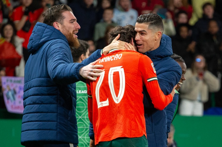 25歲邊鋒特林康第10次為葡萄牙出場，首次取得進(jìn)球并梅開二度